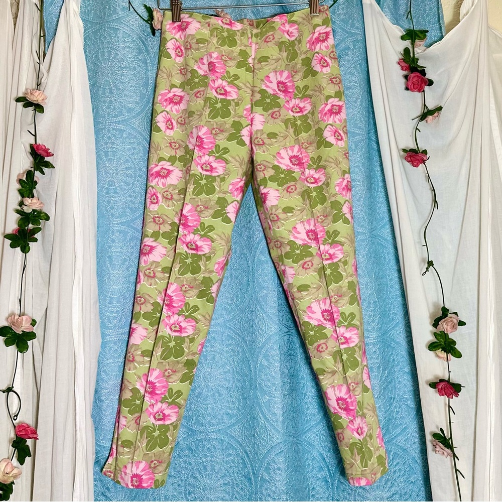 🌟 Rico Salandanan The Landmark Retro 60s Style Floral Capris
